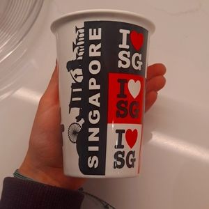 I ❤️ singapore travel cup previously owned in very good condition